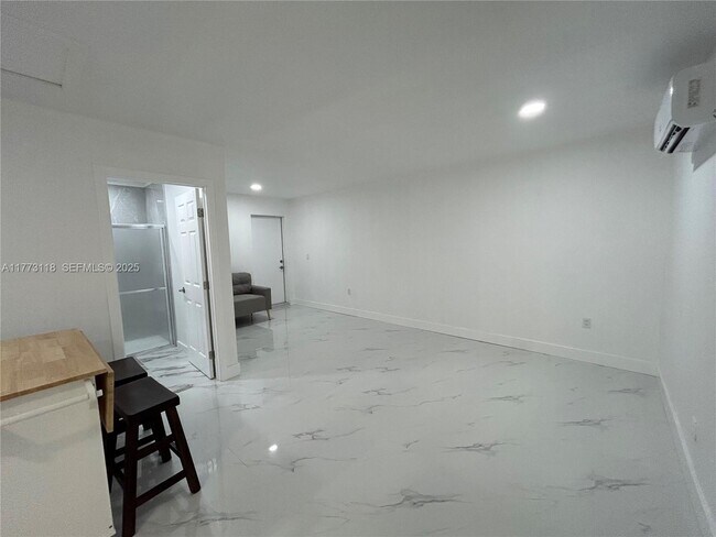 Foto del edificio - 670X SW 28th Ter