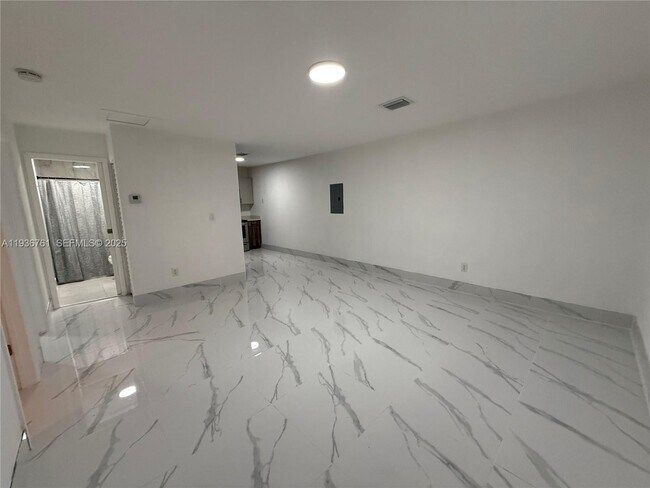 Building Photo - 2798 SW 34th Ct