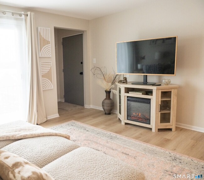 Foto del edificio - 85 N Main St