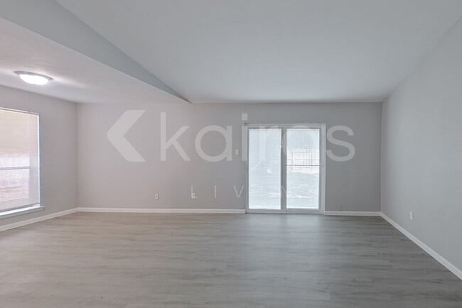 Building Photo - 422 David Dr