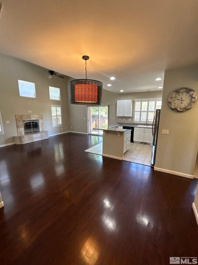 Foto del edificio - 1034 Floral Ridge Way