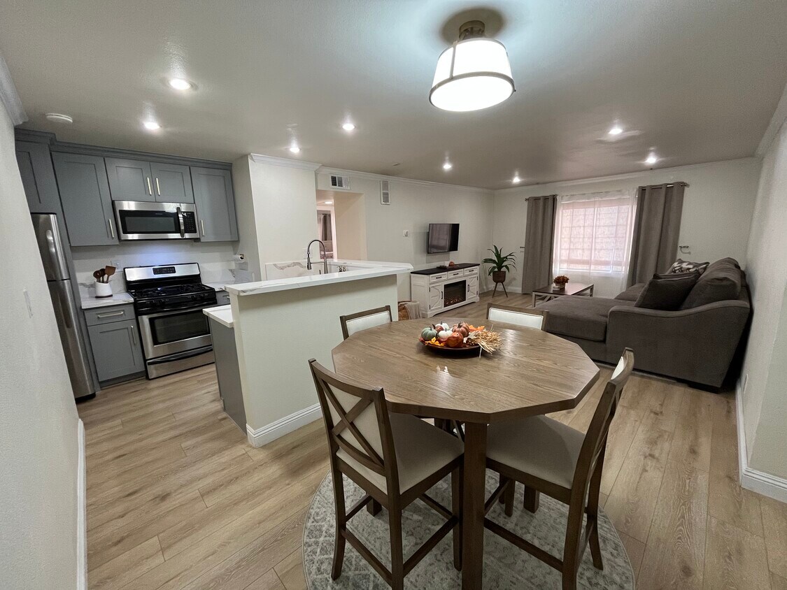 Foto principal - 5224 Denny Ave