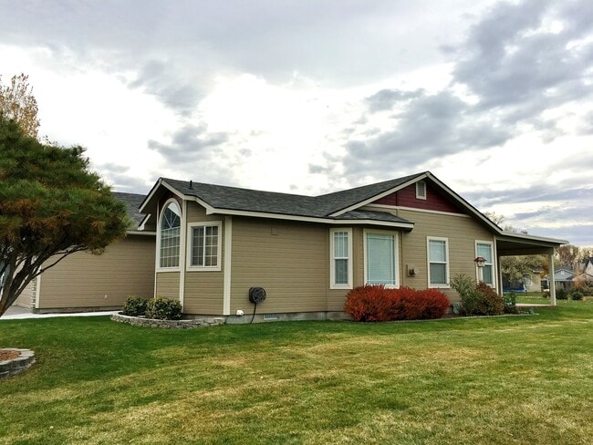 Building Photo - Beautiful 3 bed 2 bath home in a quiet cul-d-sack in downtown Eagle off Palmetto Ave