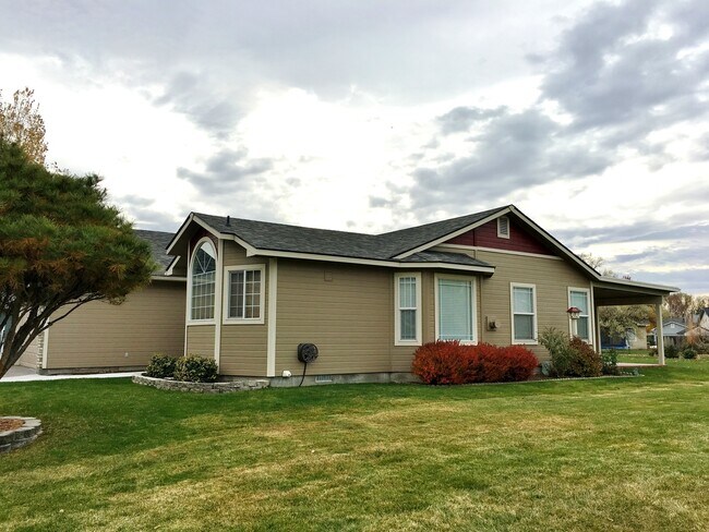 Foto del edificio - Beautiful 3 bed 2 bath home in a quiet cul-d-sack in downtown Eagle off Palmetto Ave