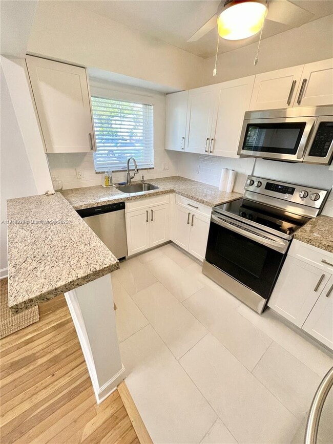 Building Photo - 5531 SW 78th St