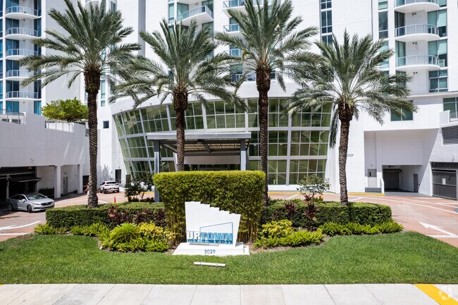 Entrada - Uptown Marina lofts