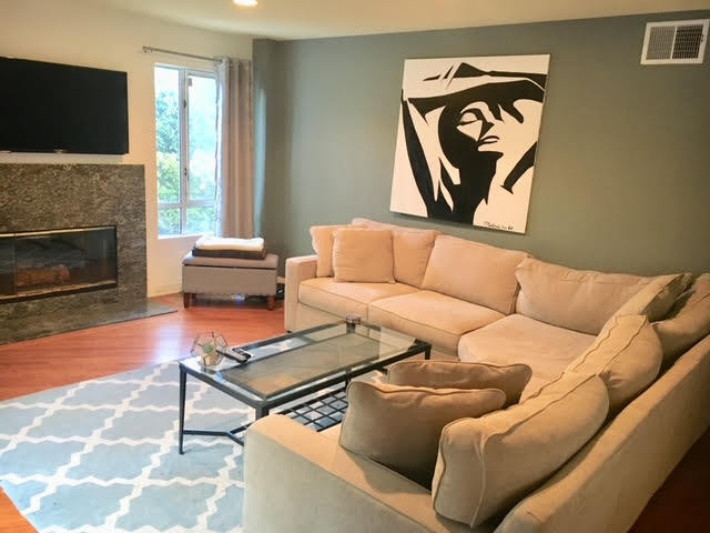 living room - 1010 California Ave