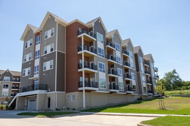 Foto del edificio - $1,295 | 1 Bedroom, 1 Bathroom | Pet Frien...