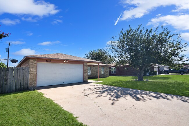 Foto del edificio - 4406 Stallion Dr