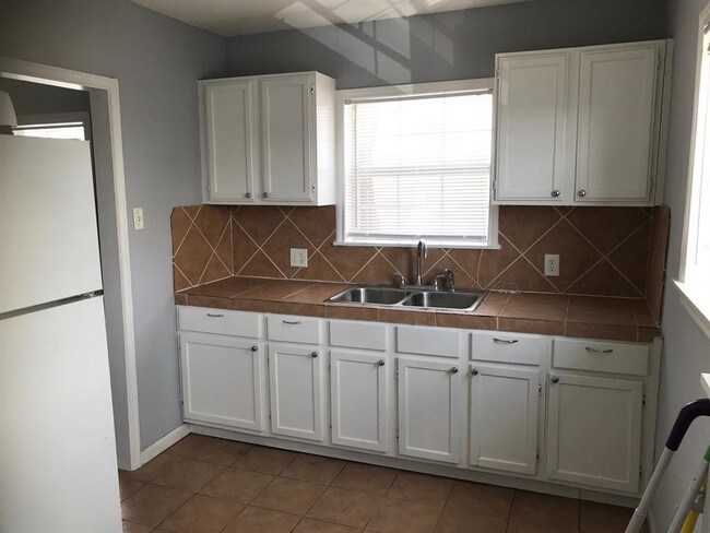 Foto del edificio - 1831 Lombardy St