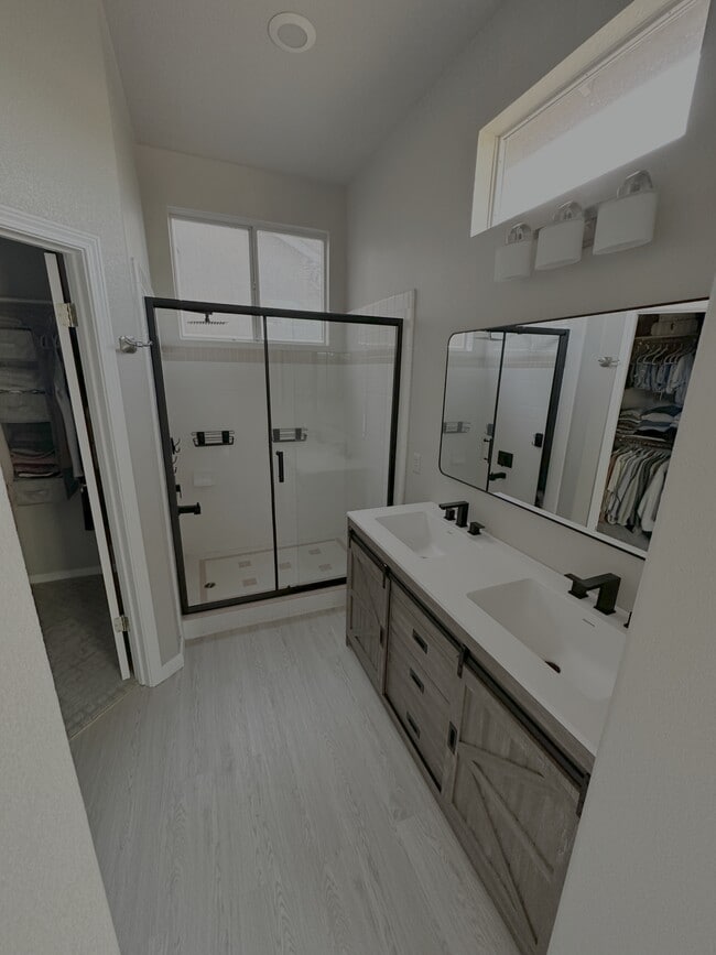 Building Photo - 2556 Du Bois Dr