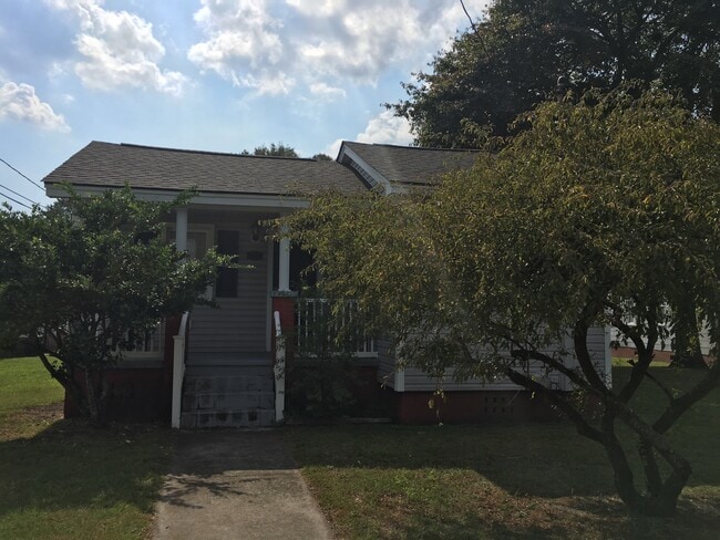 Building Photo - 3723 Makana St