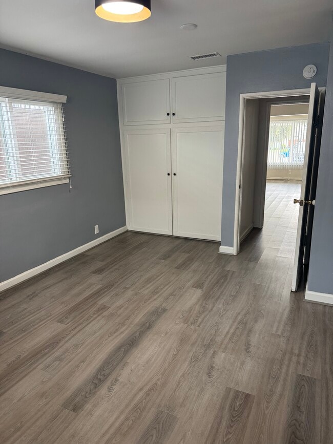 Building Photo - 617 1/2 Manchester Ter