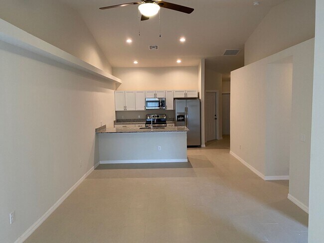 Foto del edificio - Available Now Stunning 3 bedroom 2 bathroom duplex