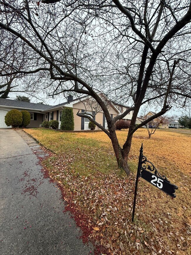 Building Photo - 25 Pembrook Ln