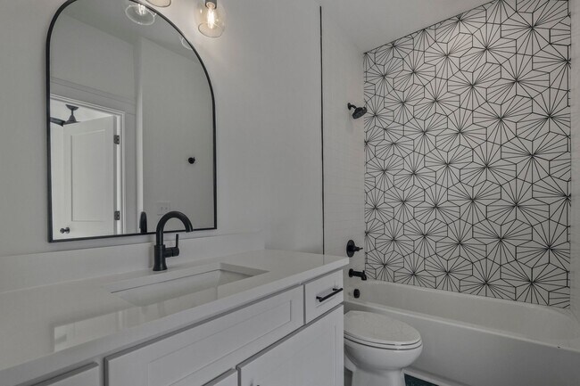 Foto del edificio - Available March Move In!!! Beautiful 3 Bedroom, 3.5 Bath Townhouse in East Nashville! Rooftop dec...