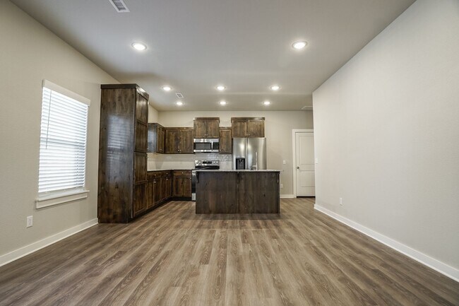 Foto del edificio - 4 Bedroom 3.5 bath home in Fayetteville!