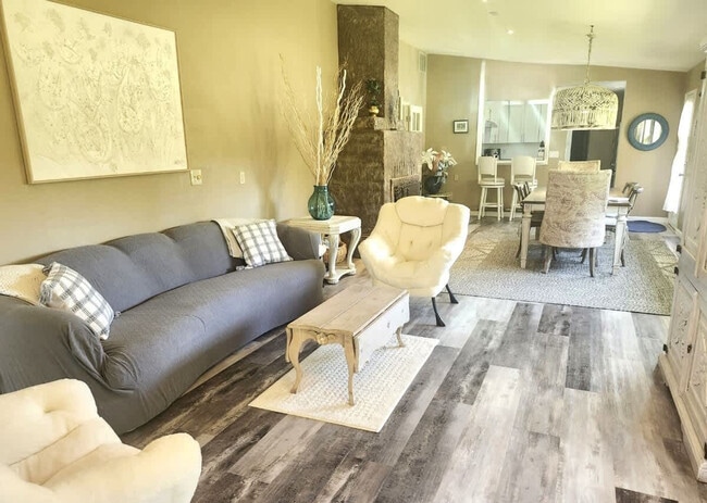 Building Photo - 262 Mantle Rd