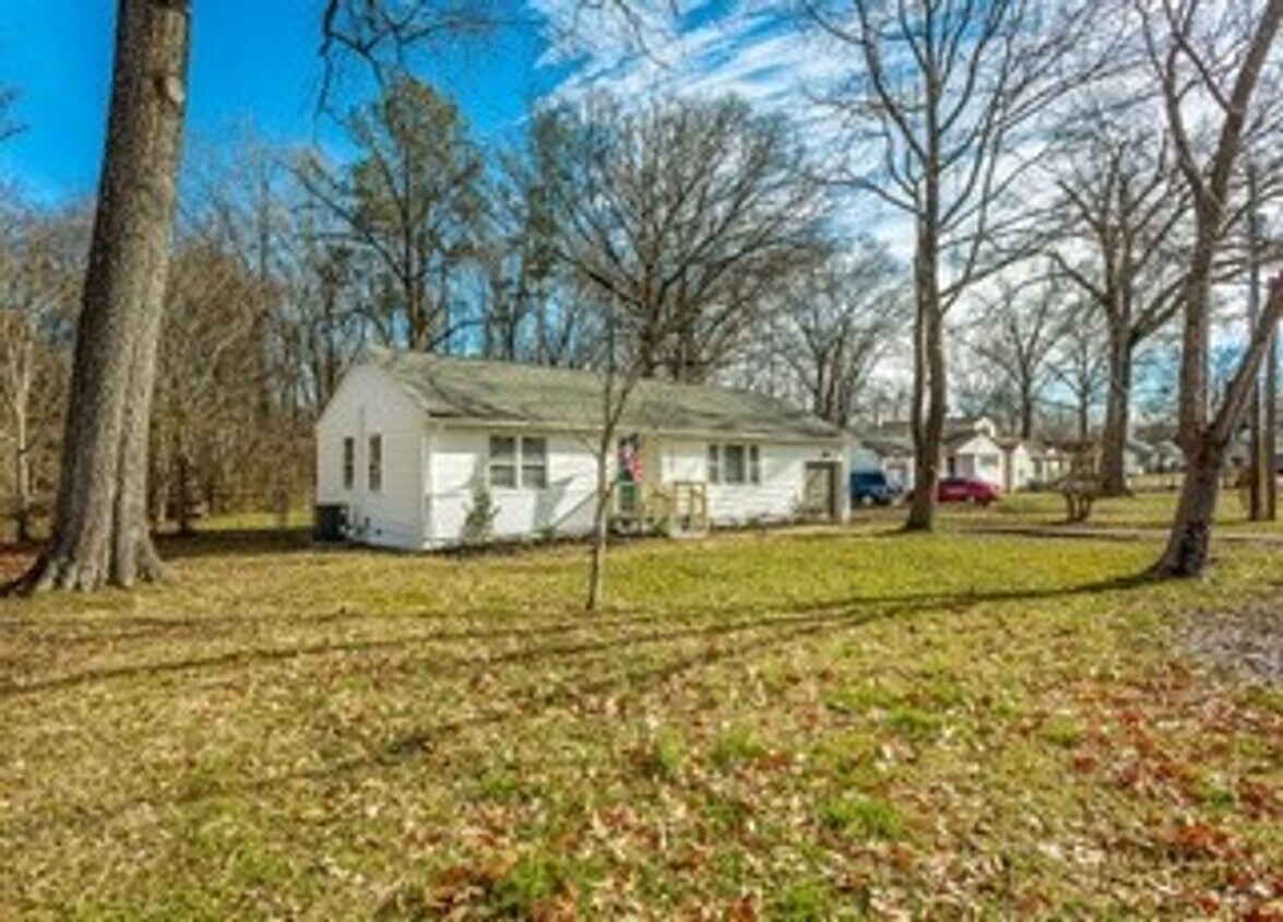 Modern 3 Bed/1 Bath Home! - Modern 3 Bed/1 Bath Home!