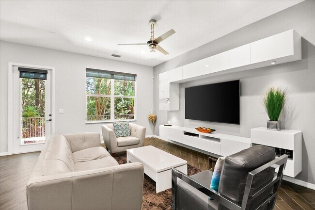 Building Photo - 1064 Piccadilly St