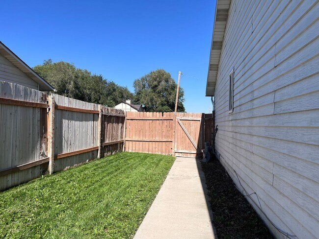 Foto del edificio - $0 application fee! 2 Bedroom 1 Bathroom D...