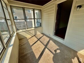 Building Photo - 235 E Elm St