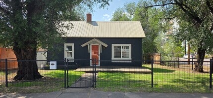 Building Photo - 702 Sahwatch St