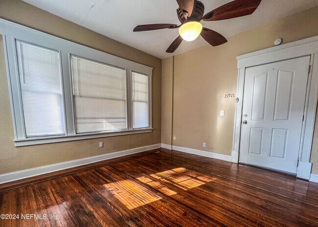 Foto del edificio - 2322 Herschel St