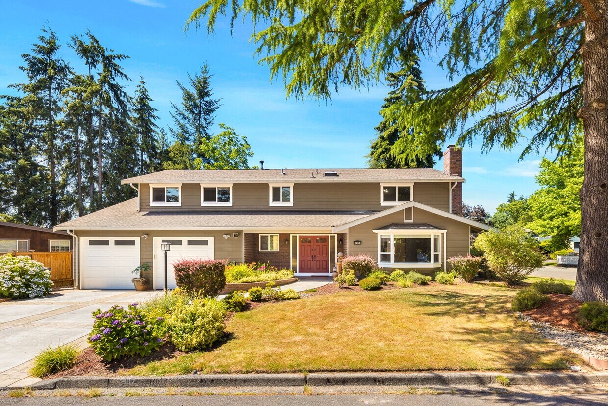 Primary Photo - North Kirkland 4 Bedroom 3 Bath - Tons of ...
