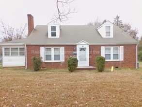 Building Photo - 3713 N Cherry St