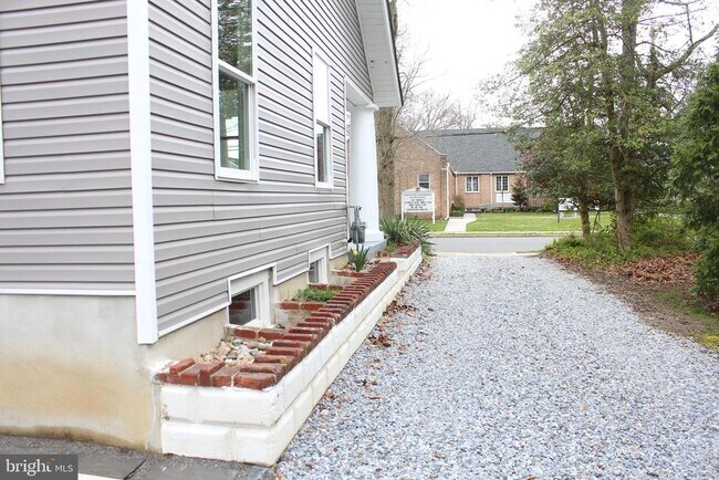 Building Photo - 318 Highland Terrace