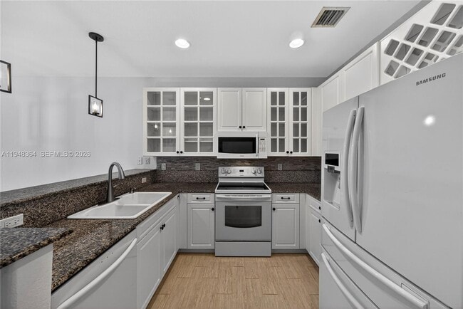 Building Photo - 4645 SW 75th Way