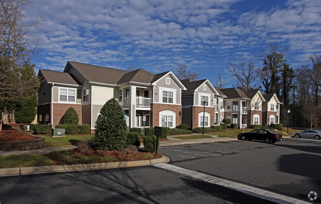 Building Exterior - Tyvola Crossing Apartments