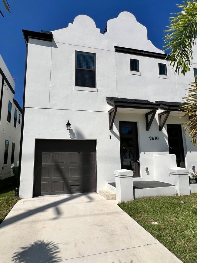 Building Photo - 2024 Townhome with Rooftop Patio