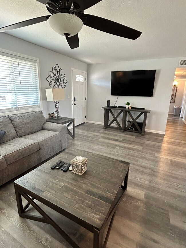 Foto del edificio - Furnished Home!