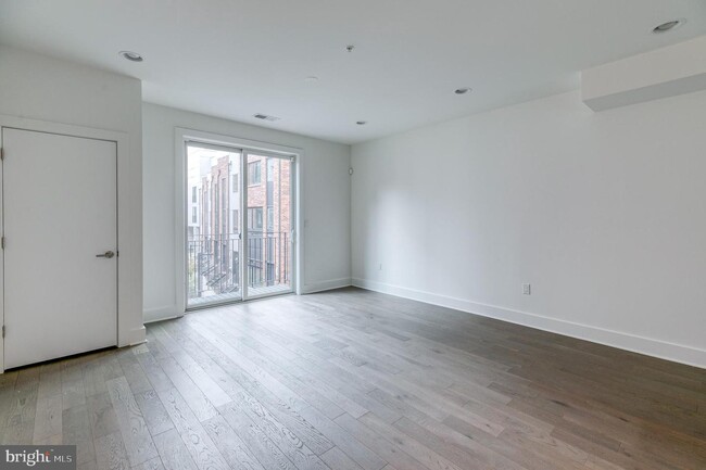 Building Photo - 502 Fairmount Ave