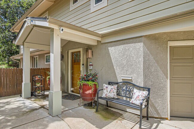 Building Photo - Serene 4 BDR Home Near Chautauqua