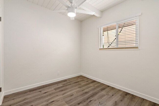 Building Photo - Renovated 2 Bedroom 1 Bath Unit