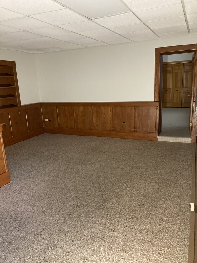 Living area with beautiful solid wood wainscoting - 513 Allegheny St