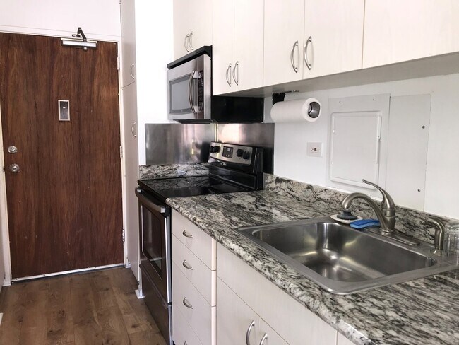 Foto del edificio - Lunalilo Towers, large p/f  studio condo