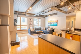 Building Photo - 75 Maple St