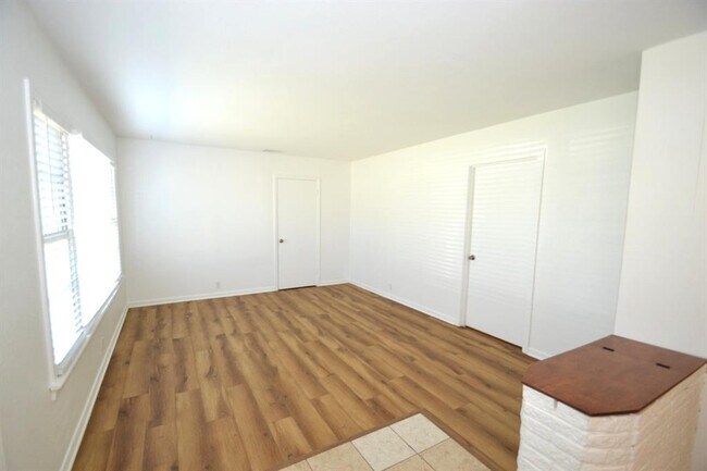 Foto del edificio - 1211 Ridgemont Dr