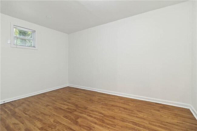 Building Photo - 721 Wedgewood Dr