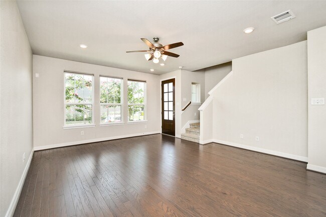 Foto del edificio - 18225 Crystal Knoll Dr