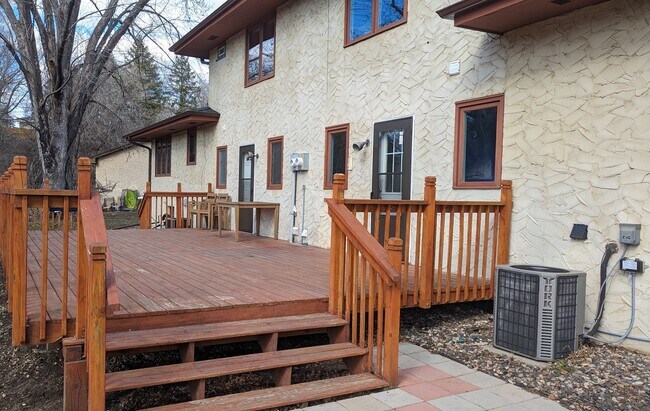 Building Photo - 10620 Johnson Cir