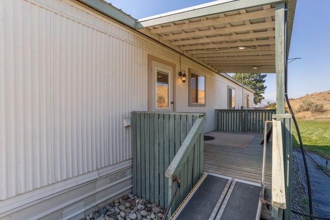 Building Photo - 1-bedroom, 1.5-bathroom open concept