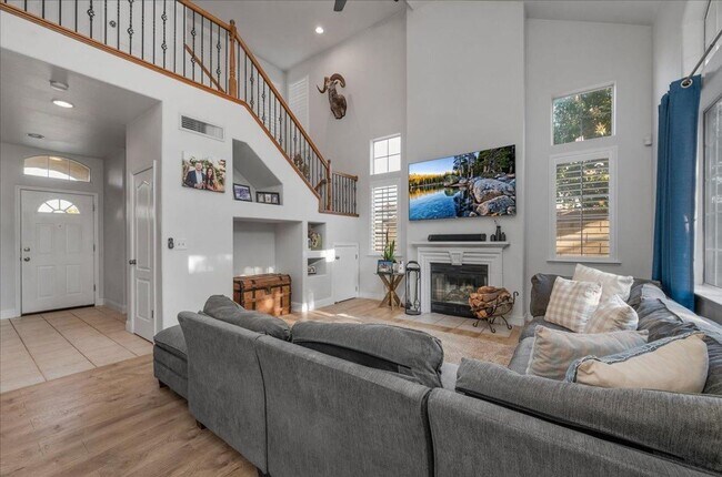 Foto del edificio - Beautiful North Clovis 3/2.5 Home in Gated Community