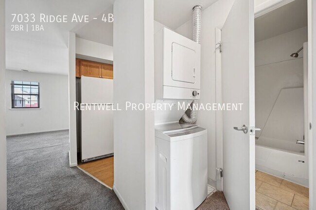 Foto del edificio - 7033 Ridge Ave