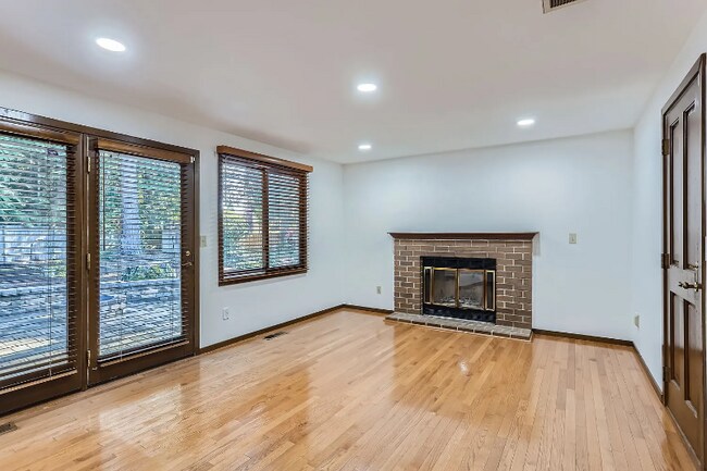 Foto del edificio - 2601 234th Ave NE