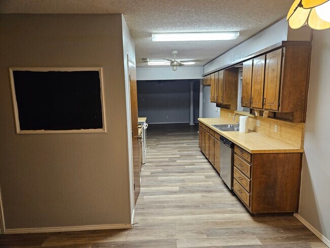 Building Photo - 6825 County Rd 527
